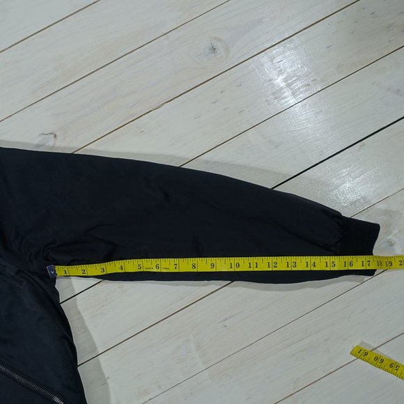 Fabletics Electra Puffy Bomber Semi Cropped Jacket - Picture 6 of 9